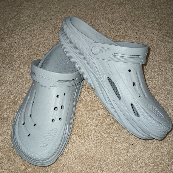 Unisex CROCS Light Gray Clogs 10 Men/ 12 Women - Picture 3 of 9